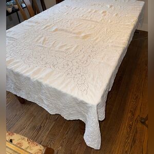 Vintage Tablecloth Lace Cutouts HOLIDAY FORMAL White Cotton/Linen 58x94”